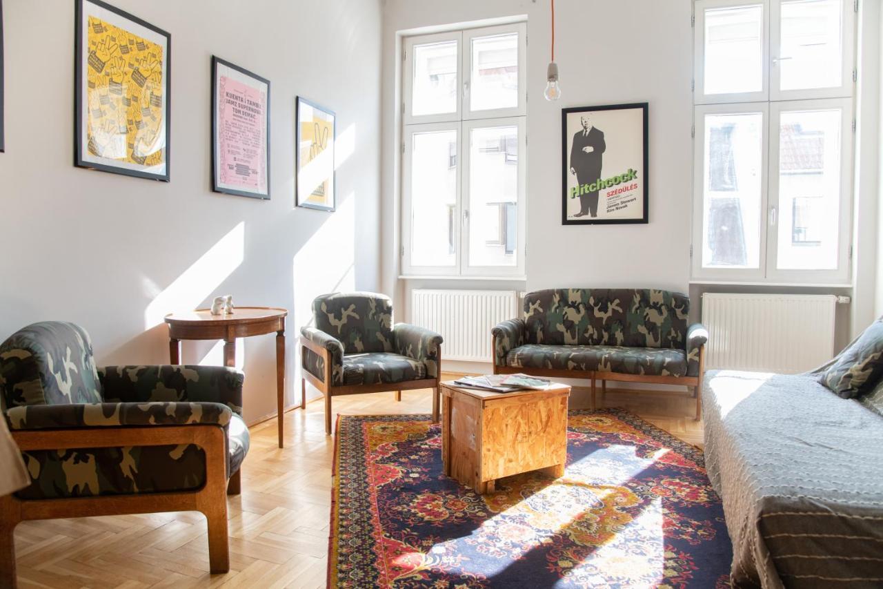 Stylishly Redecorated Apartment In Great Location Budapest Kültér fotó